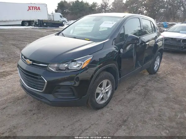 3GNCJNSB4JL169682 2018 CHEVROLET TRAX - Image 2