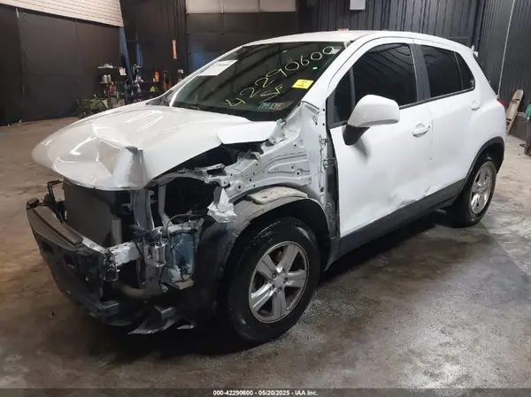 3GNCJNSB4JL284508 2018 CHEVROLET TRAX - Image 2