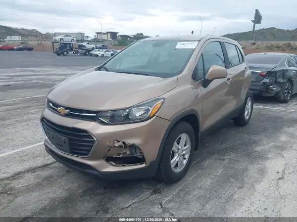 3GNCJNSB4JL385774 2018 CHEVROLET TRAX - Image 2