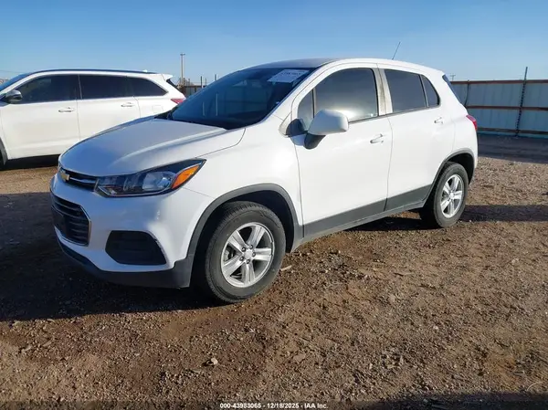 3GNCJNSB4KL174835 2019 CHEVROLET TRAX - Image 2
