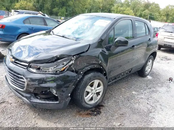 3GNCJNSB4KL207428 2019 CHEVROLET TRAX - Image 2