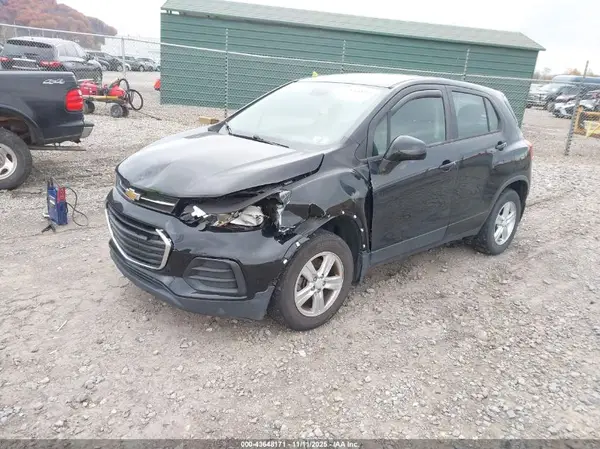 3GNCJNSB4KL248853 2019 CHEVROLET TRAX - Image 2