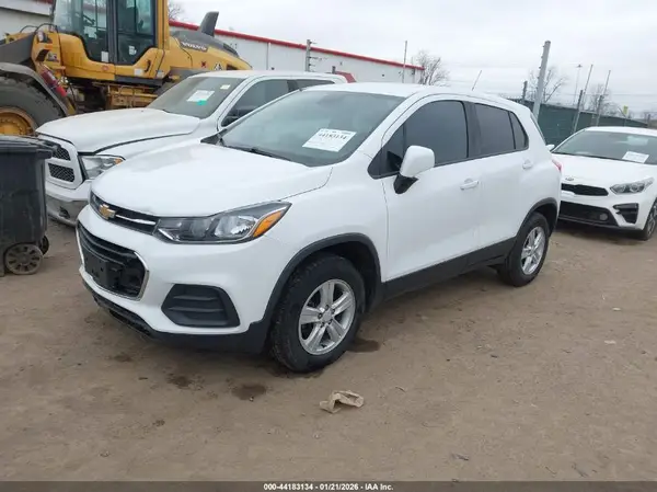 3GNCJNSB4KL263708 2019 CHEVROLET TRAX - Image 2
