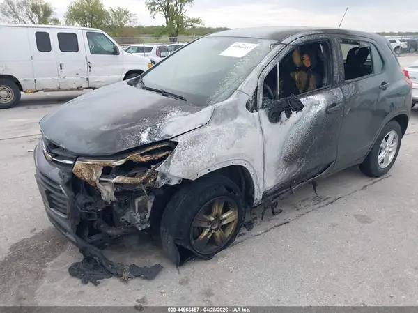 3GNCJNSB4KL277690 2019 CHEVROLET TRAX - Image 2