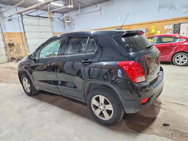 3GNCJNSB4KL281271 2019 CHEVROLET TRAX - Image 2