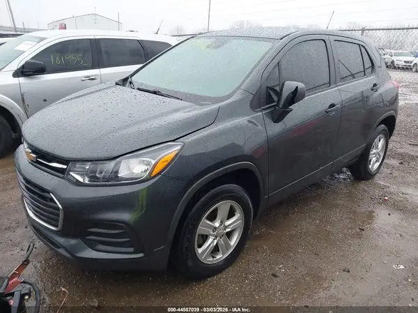 3GNCJNSB4KL331702 2019 CHEVROLET TRAX - Image 2