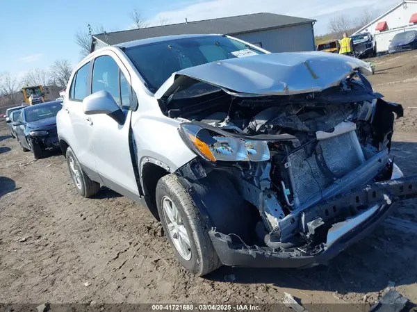 3GNCJNSB4KL340044 2019 CHEVROLET TRAX - Image 1