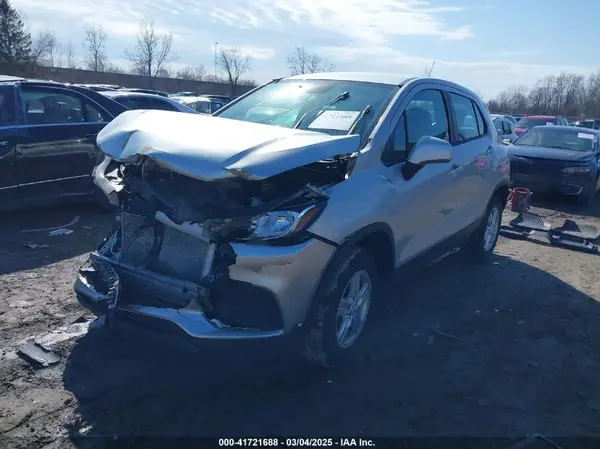 3GNCJNSB4KL340044 2019 CHEVROLET TRAX - Image 2
