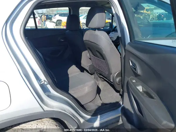 3GNCJNSB4KL340044 2019 CHEVROLET TRAX - Image 8
