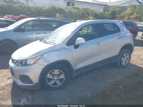 3GNCJNSB4KL373352 2019 CHEVROLET TRAX - Image 2