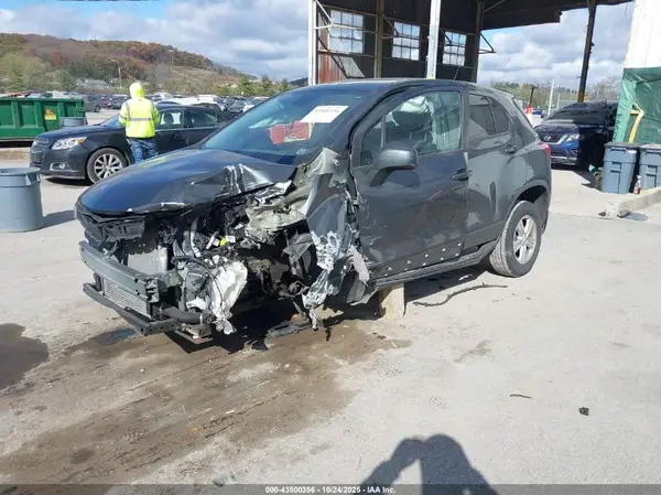 3GNCJNSB4LL109470 2020 CHEVROLET TRAX - Image 2
