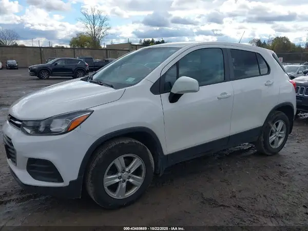 3GNCJNSB4LL118797 2020 CHEVROLET TRAX - Image 2