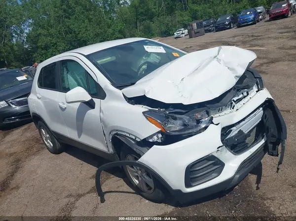 3GNCJNSB4LL121957 2020 CHEVROLET TRAX - Image 1