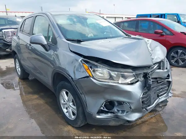 3GNCJNSB4LL195895 2020 CHEVROLET TRAX - Image 1