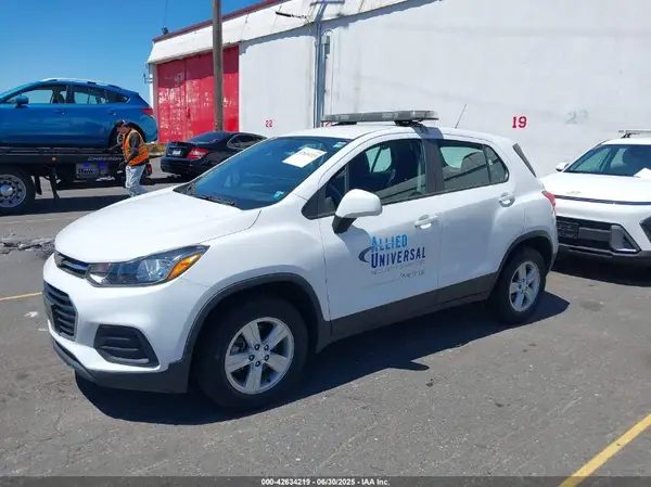 3GNCJNSB4LL288688 2020 CHEVROLET TRAX - Image 2