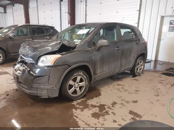 3GNCJNSB5GL115770 2016 CHEVROLET TRAX - Image 2