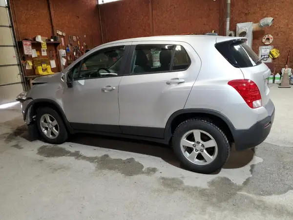 3GNCJNSB5GL165116 2016 CHEVROLET TRAX - Image 2
