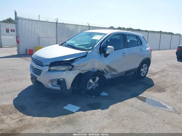 3GNCJNSB5GL246603 2016 CHEVROLET TRAX - Image 2