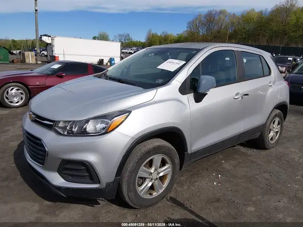 3GNCJNSB5HL281062 2017 CHEVROLET TRAX - Image 2