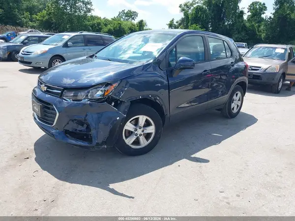 3GNCJNSB5JL165608 2018 CHEVROLET TRAX - Image 2