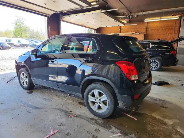 3GNCJNSB5JL168606 2018 CHEVROLET TRAX - Image 2