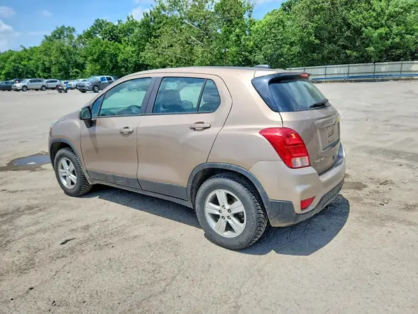 3GNCJNSB5JL208831 2018 CHEVROLET TRAX - Image 2