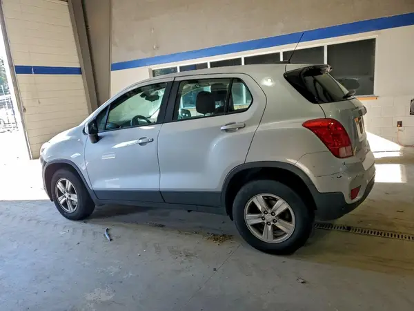 3GNCJNSB5JL329326 2018 CHEVROLET TRAX - Image 2
