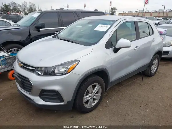 3GNCJNSB5JL393897 2018 CHEVROLET TRAX - Image 2