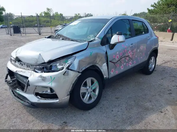 3GNCJNSB5KL118757 2019 CHEVROLET TRAX - Image 2