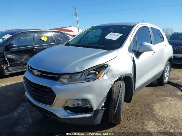 3GNCJNSB5KL196519 2019 CHEVROLET TRAX - Image 2