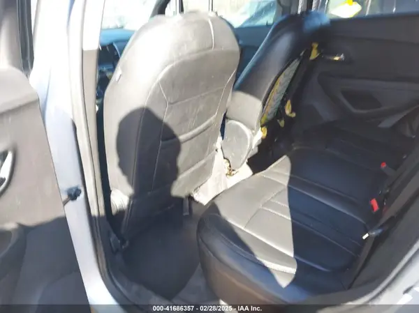3GNCJNSB5KL196519 2019 CHEVROLET TRAX - Image 8