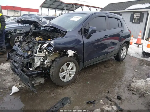 3GNCJNSB5KL229969 2019 CHEVROLET TRAX - Image 2