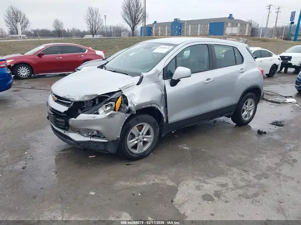 3GNCJNSB5KL233598 2019 CHEVROLET TRAX - Image 2