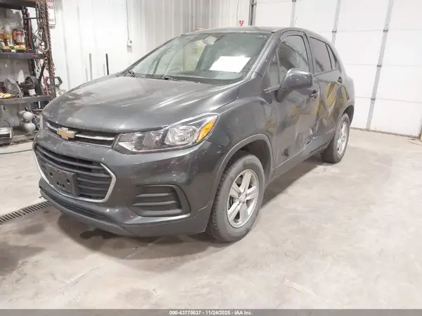 3GNCJNSB5KL248571 2019 CHEVROLET TRAX - Image 2