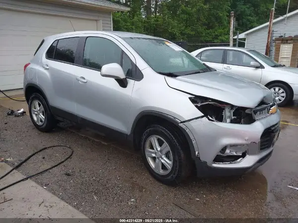 3GNCJNSB5KL250613 2019 CHEVROLET TRAX - Image 1