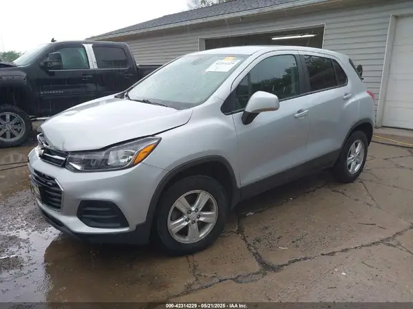 3GNCJNSB5KL250613 2019 CHEVROLET TRAX - Image 2