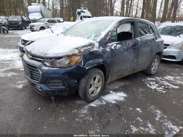 3GNCJNSB5KL253639 2019 CHEVROLET TRAX - Image 2