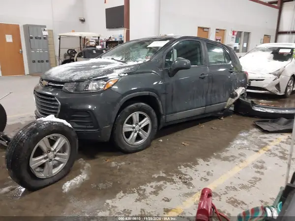 3GNCJNSB5KL267072 2019 CHEVROLET TRAX - Image 2