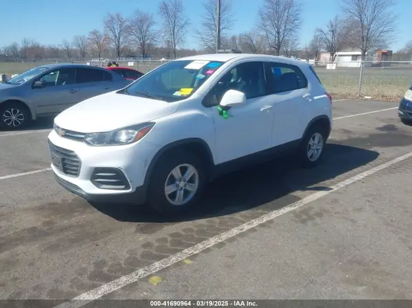 3GNCJNSB5KL275804 2019 CHEVROLET TRAX - Image 2