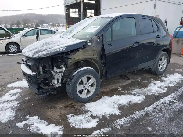 3GNCJNSB5KL312432 2019 CHEVROLET TRAX - Image 2