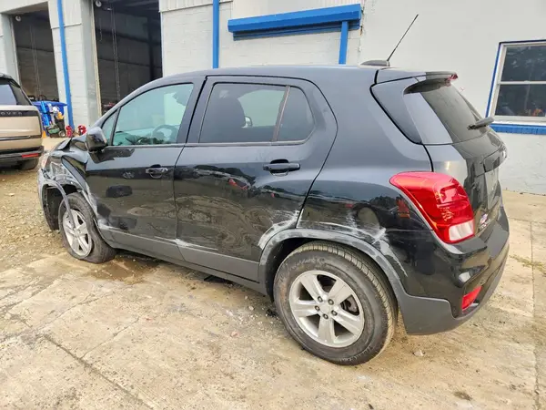3GNCJNSB5KL315198 2019 CHEVROLET TRAX - Image 2