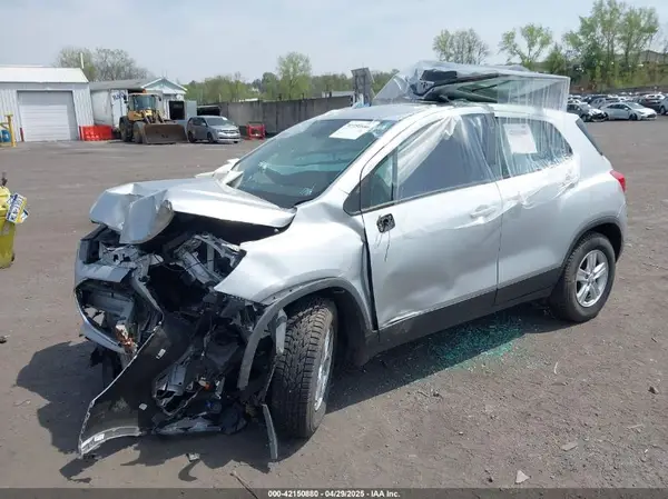3GNCJNSB5KL403992 2019 CHEVROLET TRAX - Image 2