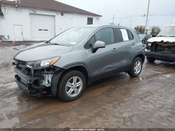 3GNCJNSB5LL199499 2020 CHEVROLET TRAX - Image 2
