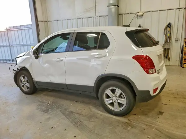3GNCJNSB5LL265677 2020 CHEVROLET TRAX - Image 2