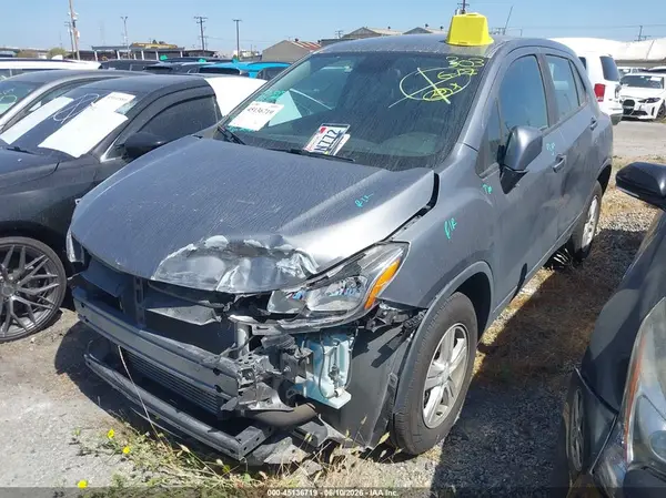 3GNCJNSB5LL268062 2020 CHEVROLET TRAX - Image 2