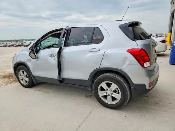 3GNCJNSB5LL315588 2020 CHEVROLET TRAX - Image 2