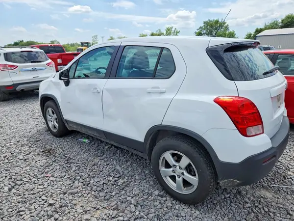 3GNCJNSB6GL205851 2016 CHEVROLET TRAX - Image 2
