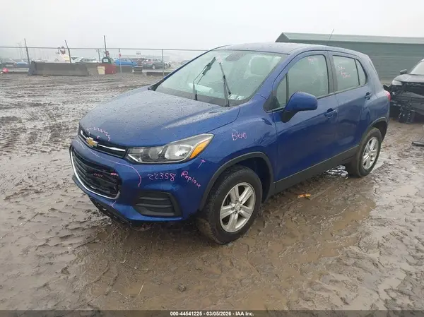 3GNCJNSB6HL218617 2017 CHEVROLET TRAX - Image 2