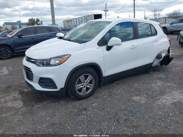 3GNCJNSB6HL234011 2017 CHEVROLET TRAX - Image 2