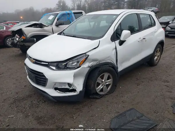 3GNCJNSB6HL286948 2017 CHEVROLET TRAX - Image 2